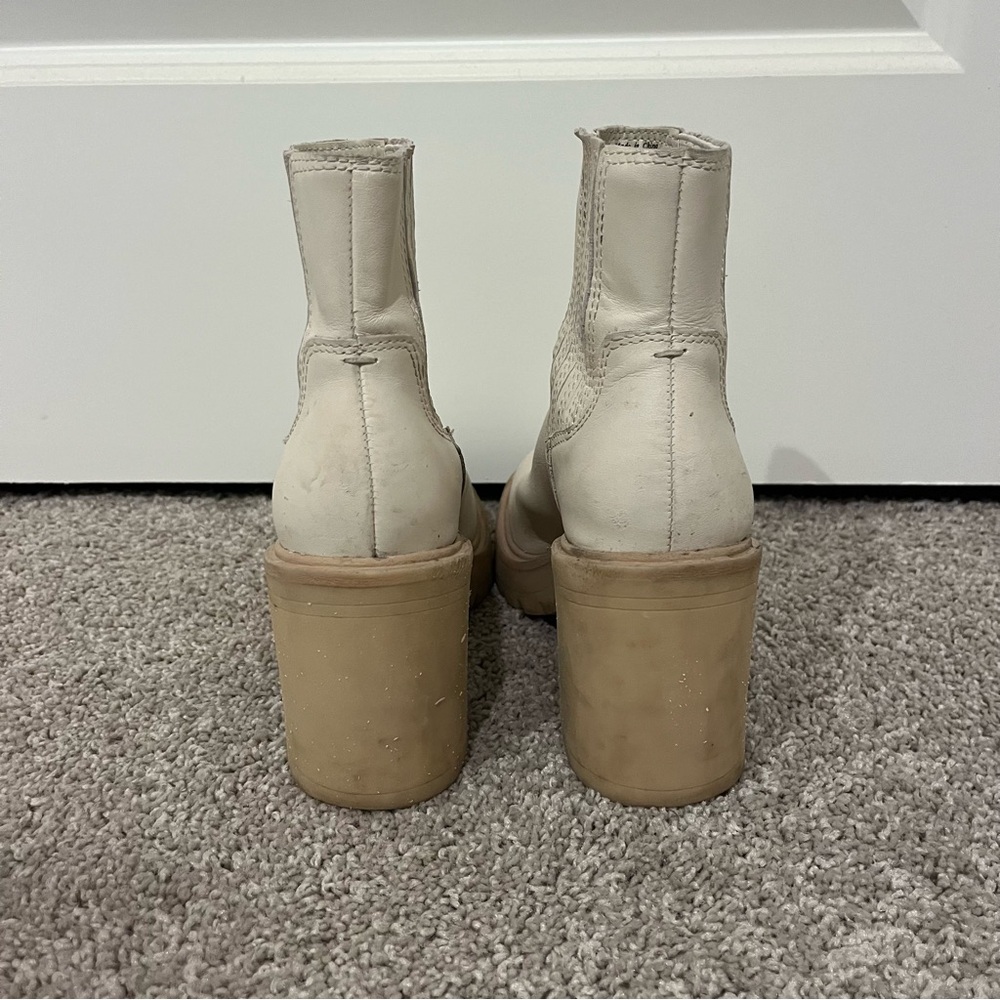 Dolce Vita Cream Heeled Boots - Picture 5 of 5